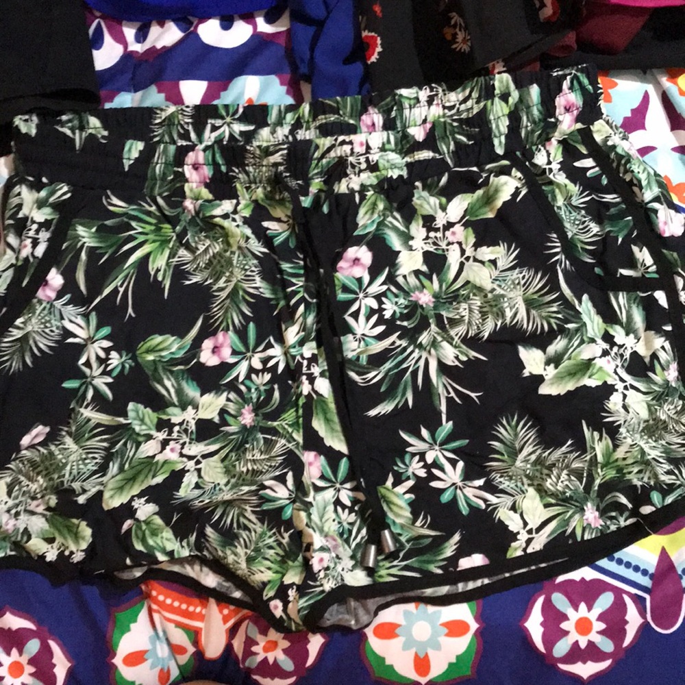 Flowy shorts with pockets